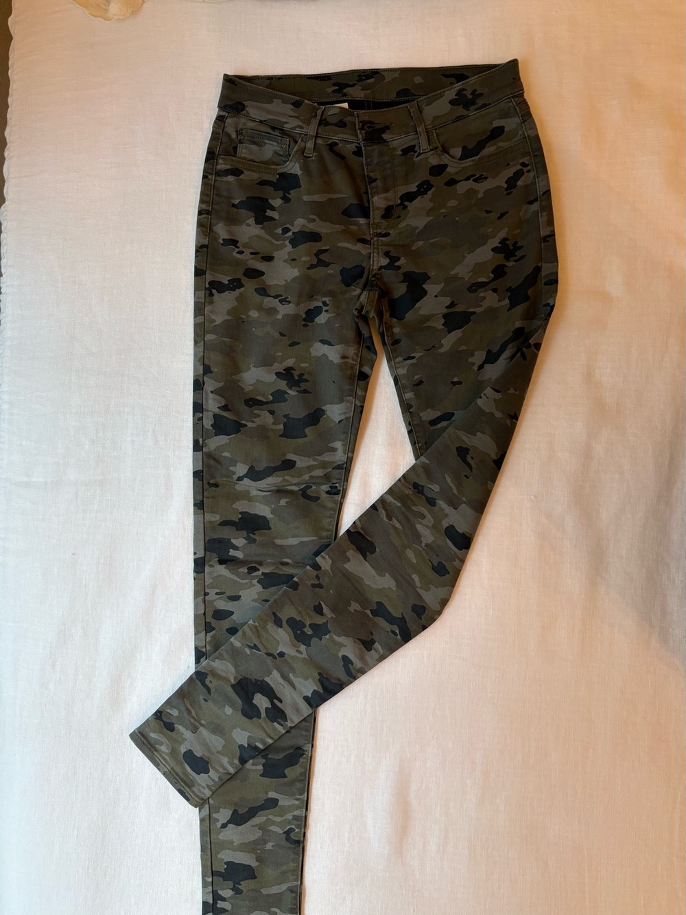 Levi’s camouflage stretch denim leggings